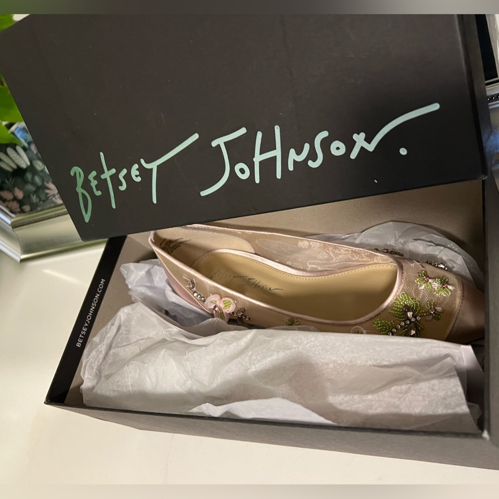 Brand new cute flats never worn